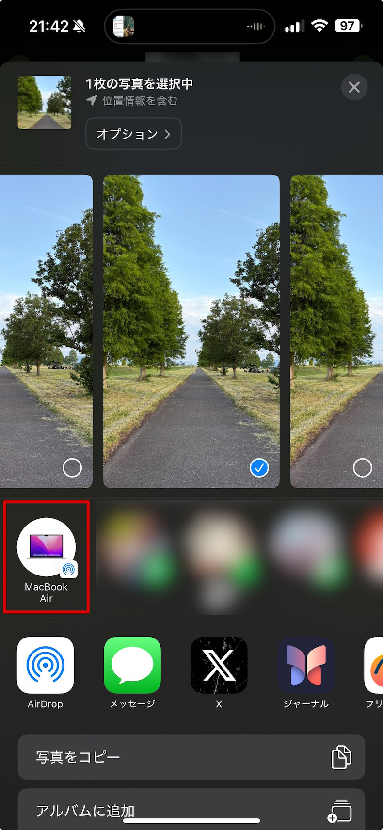 AirDropで画像を転送する様子